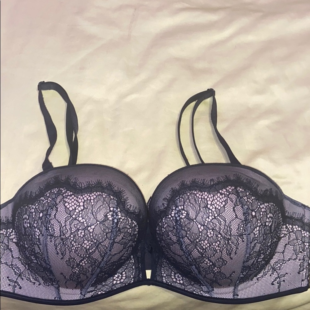 Black lace bombshell
